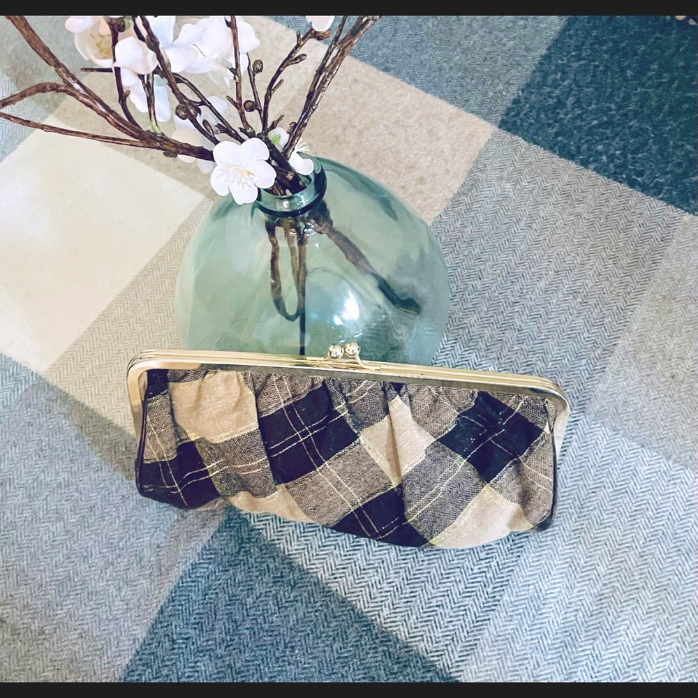 5/25$ Plaid clutch